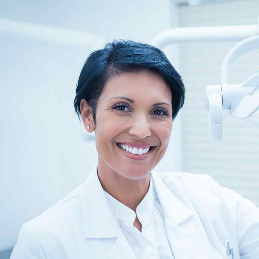 https://alemodontologia.com/wp-content/uploads/2020/02/doctor-01.jpg
