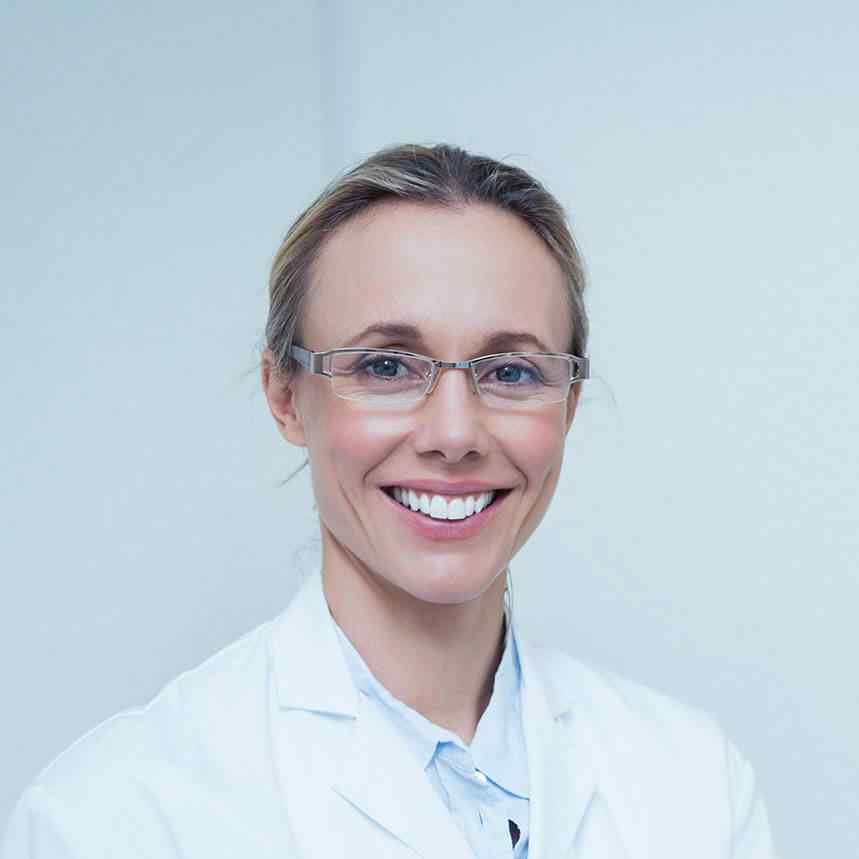 https://alemodontologia.com/wp-content/uploads/2020/02/doctor-02.jpg